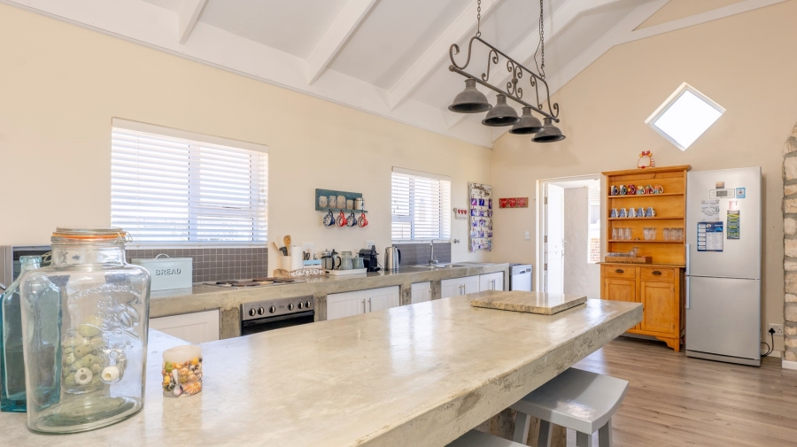 5 Bedroom Property for Sale in Struisbaai Western Cape